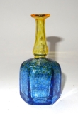 Bertil Vallien / Kosta Boda - miniatuur vaasje geel blauw